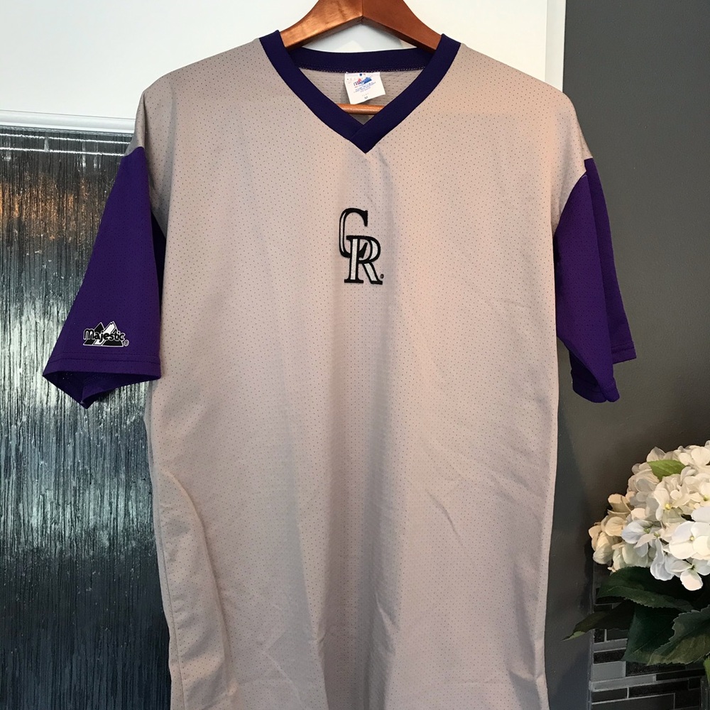 Medium men’s Colorado Rockies T-shirt/jersey